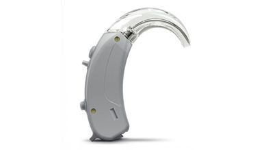 Appareil auditif gris avec un embout auriculaire transparent et incurvé sur fond blanc.