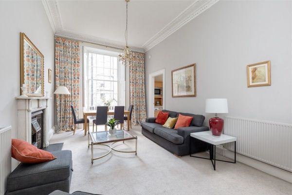 Light two bed, Central Edinburgh