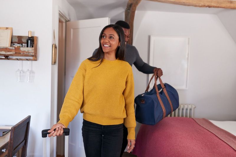 Guest arriving in a Houst-managed home