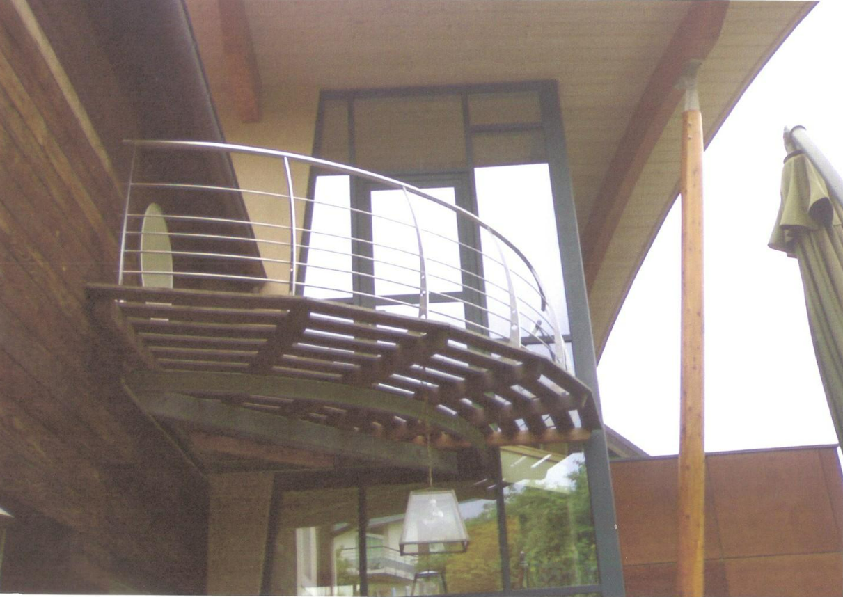 Plateforme et garde-corps en métal