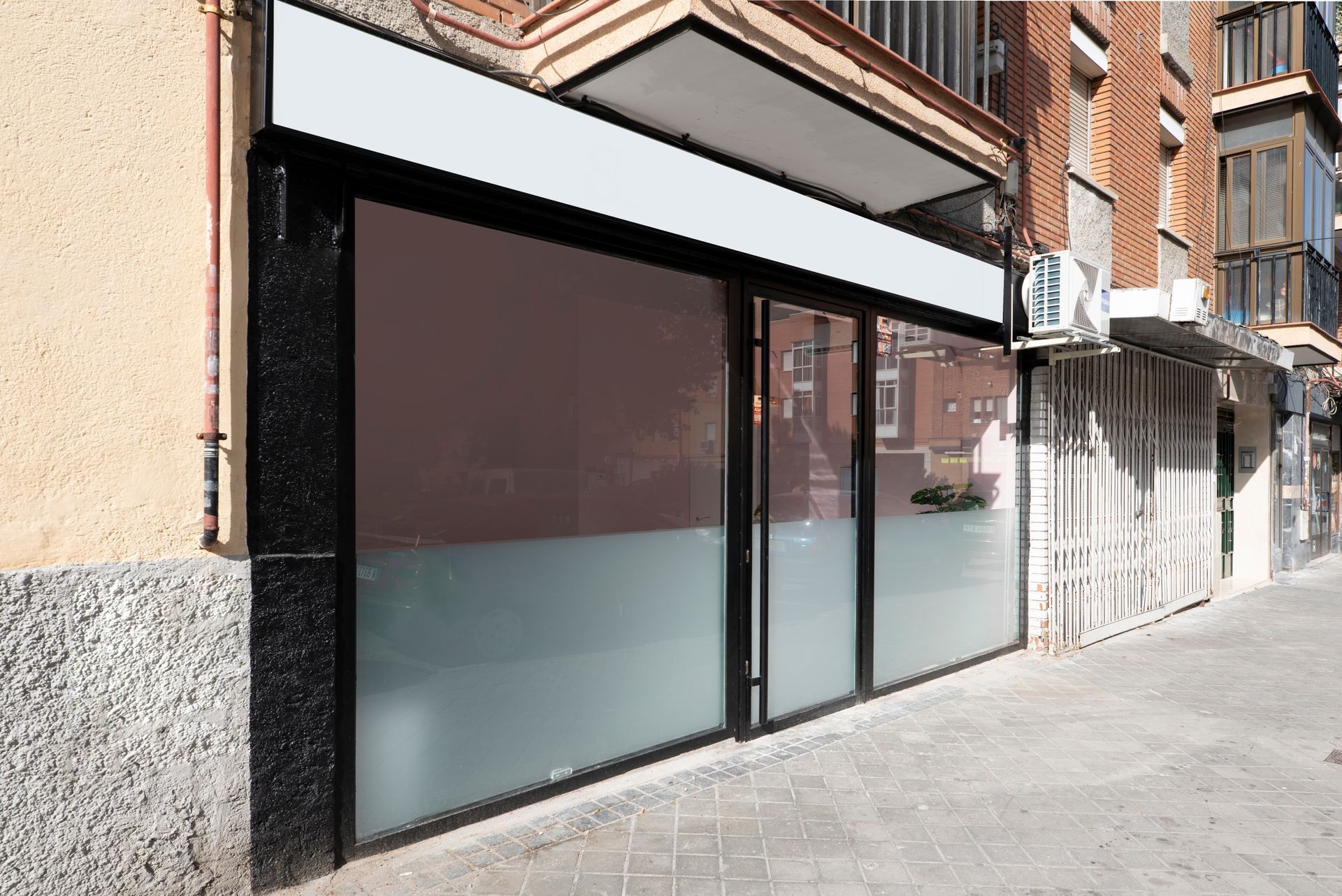 Vitrines de magasin vide.