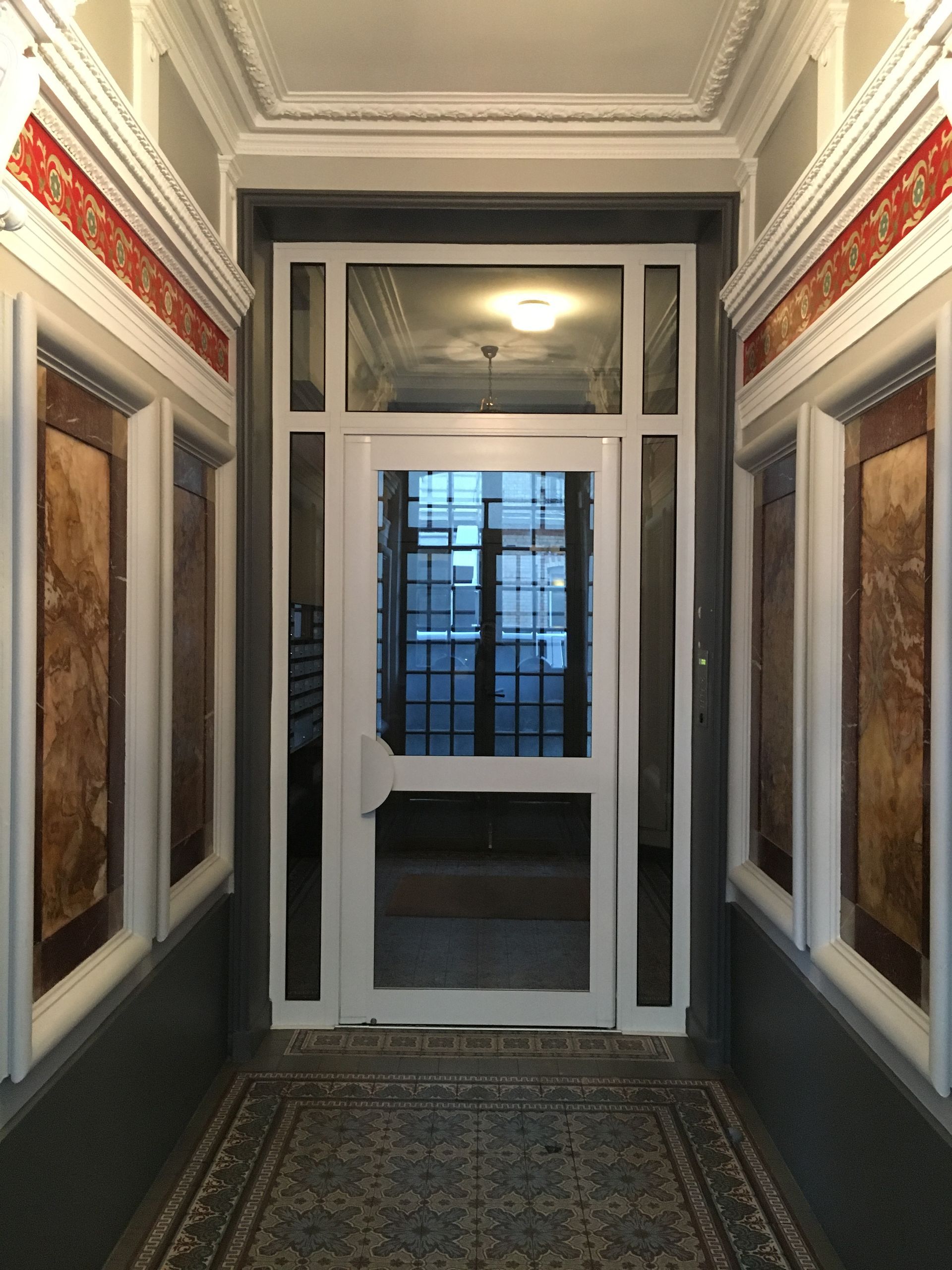 Porte de hall SAS en aluminium.