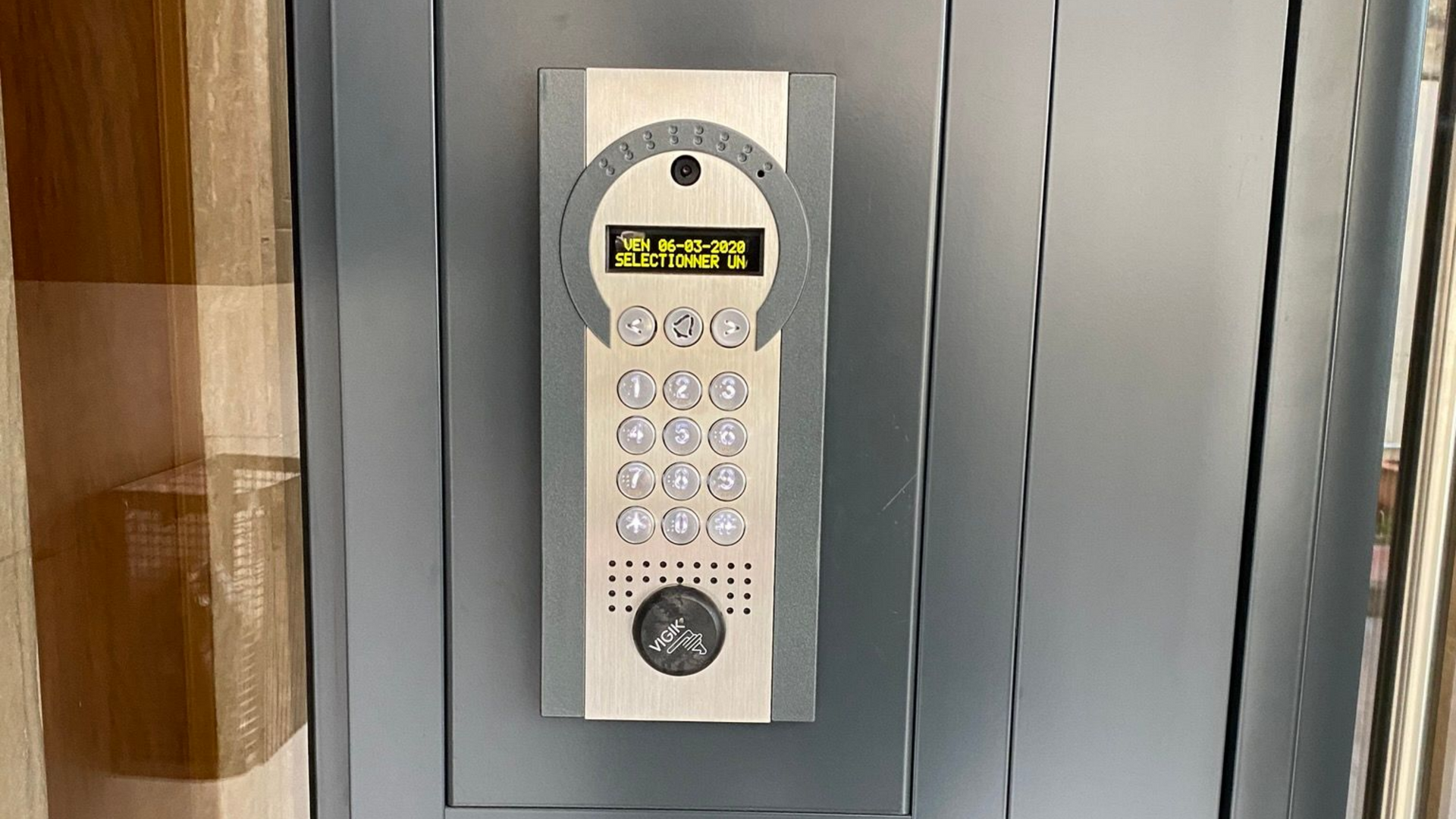 Innterphone à défillement de nom Intratone.