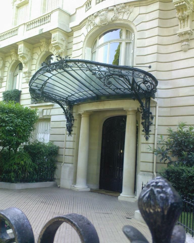 Marquise en forme de pétale.