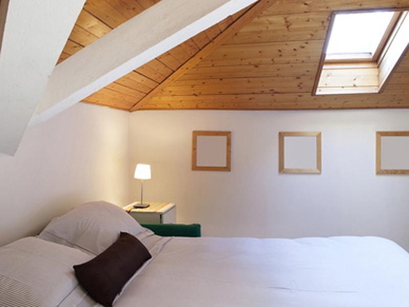 мансарда 2 этаж из осп. мансарда в деревянном доме. тепло мансарды. тепло мансарды. чердак обшитый осп.