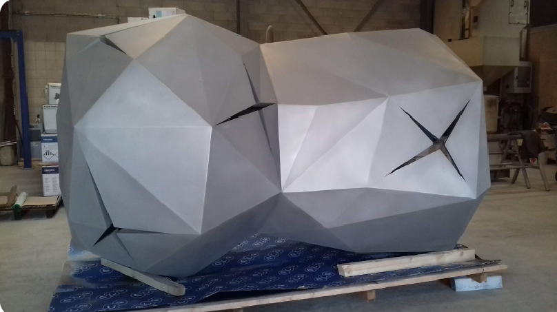 Une sculpture en forme de bouchon