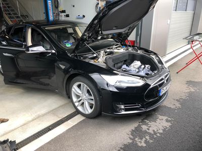 Renllöz Autoglas - Experte für Glasschaden in Eitorf Renllöz Autoglas - Experte für Glasschaden in Eitorf