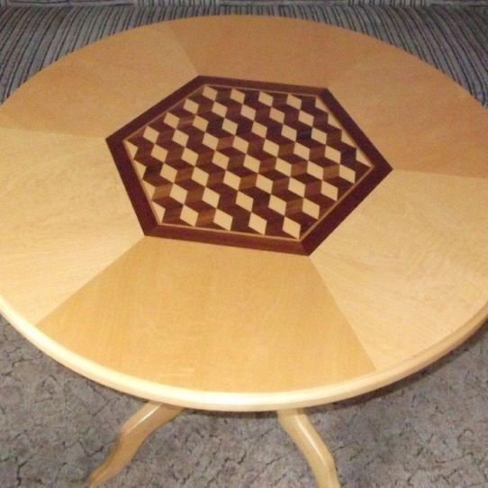 Tisch aus Holz von der Bau- und Möbeltischlerei Frank Zichner