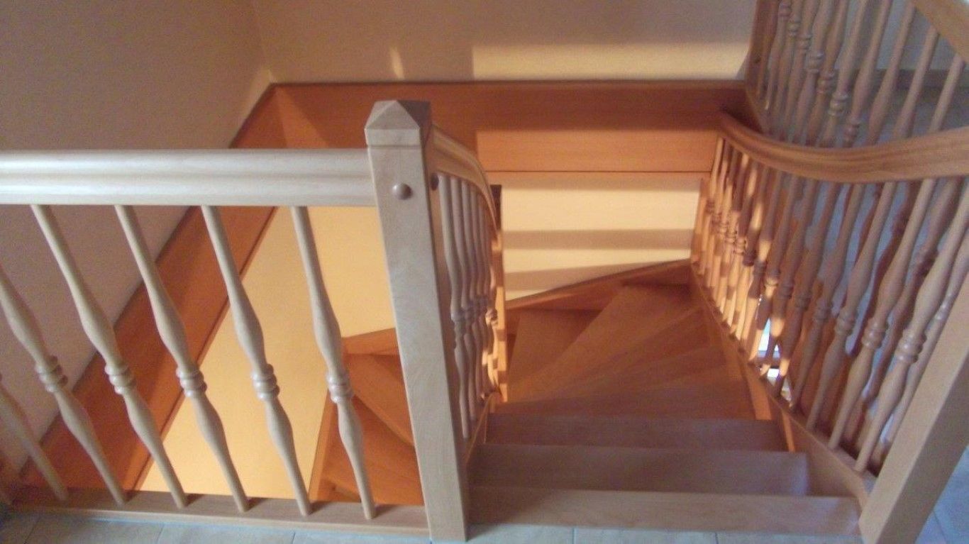 Holztreppe von der Bau- und Möbeltischlerei Frank Zichner