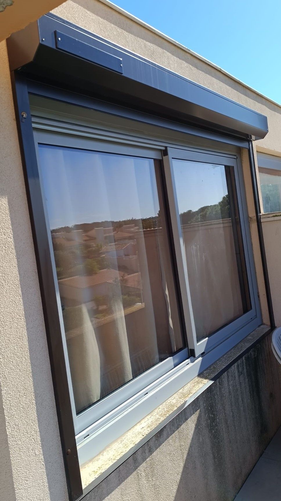 Volet roulant solaire fermé