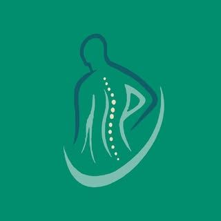 Silueta de persona con la columna vertebral resaltada, en color verde azulado sobre fondo verde.