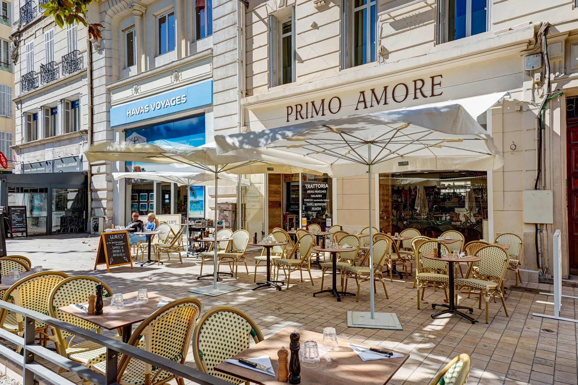 Devanture du restaurant place du Général de Gaulle