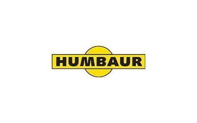 Logo für Humbaur, ein gelber Kreis mit einem gelben Rechteck, auf dem in schwarzer Schrift „HUMBAUR“ steht.