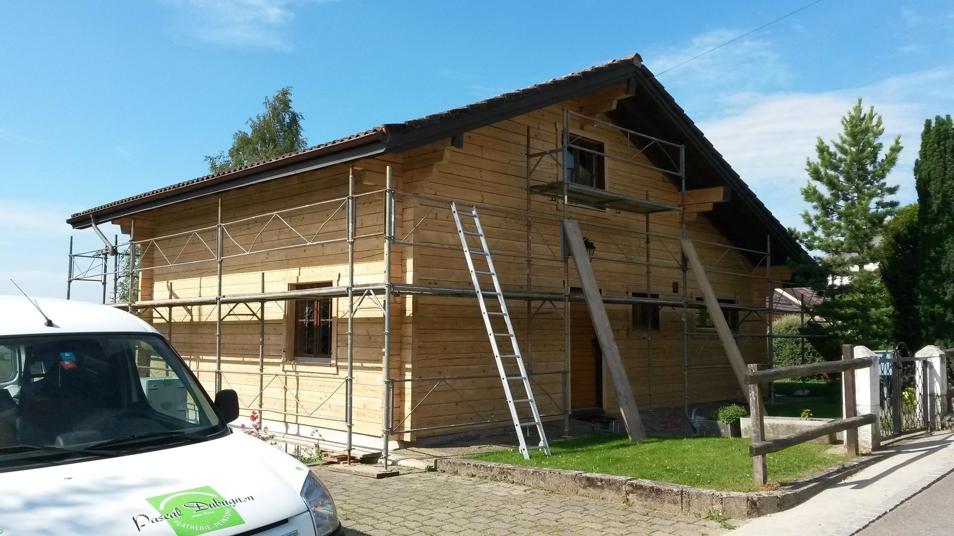 Ponçage complet d'un chalet - Pascal Dubugnon entreprise de peinture