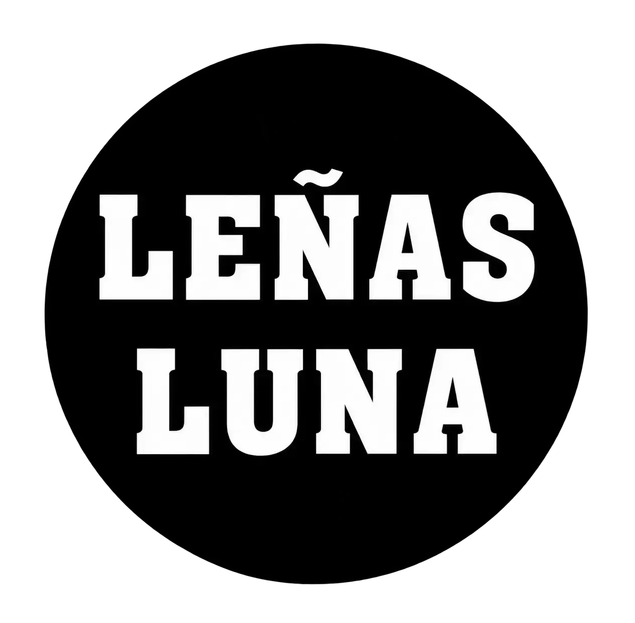 Logotipo circular negro con texto blanco que dice «LEÑAS LUNA»