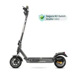 Un scooter eléctrico negro está sentado sobre una superficie blanca.