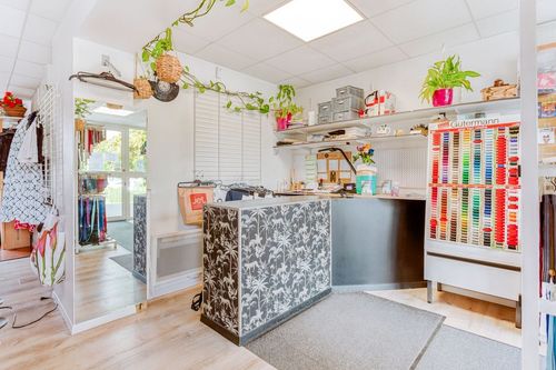 Intérieur de la boutique Maïté Couture.