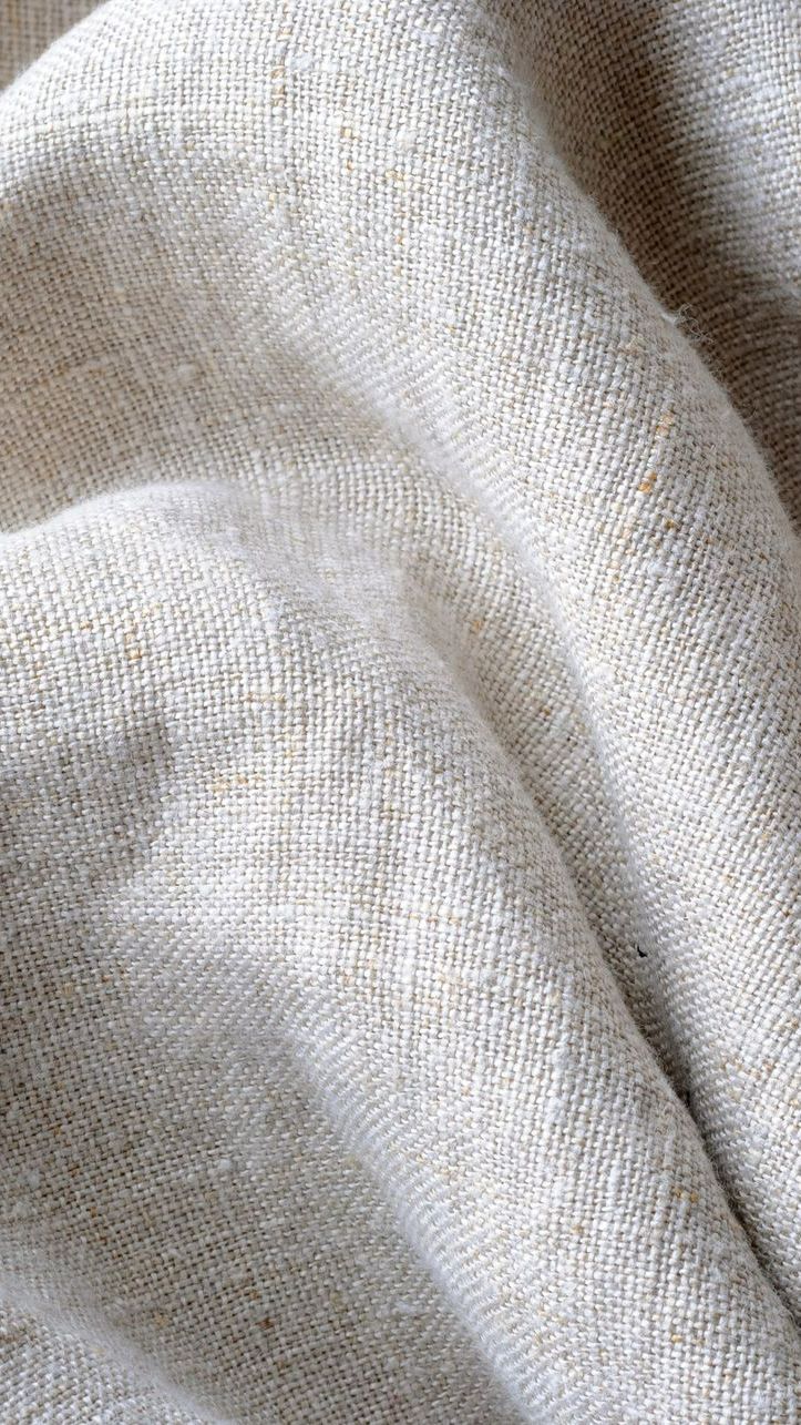Un tissu beige clair.