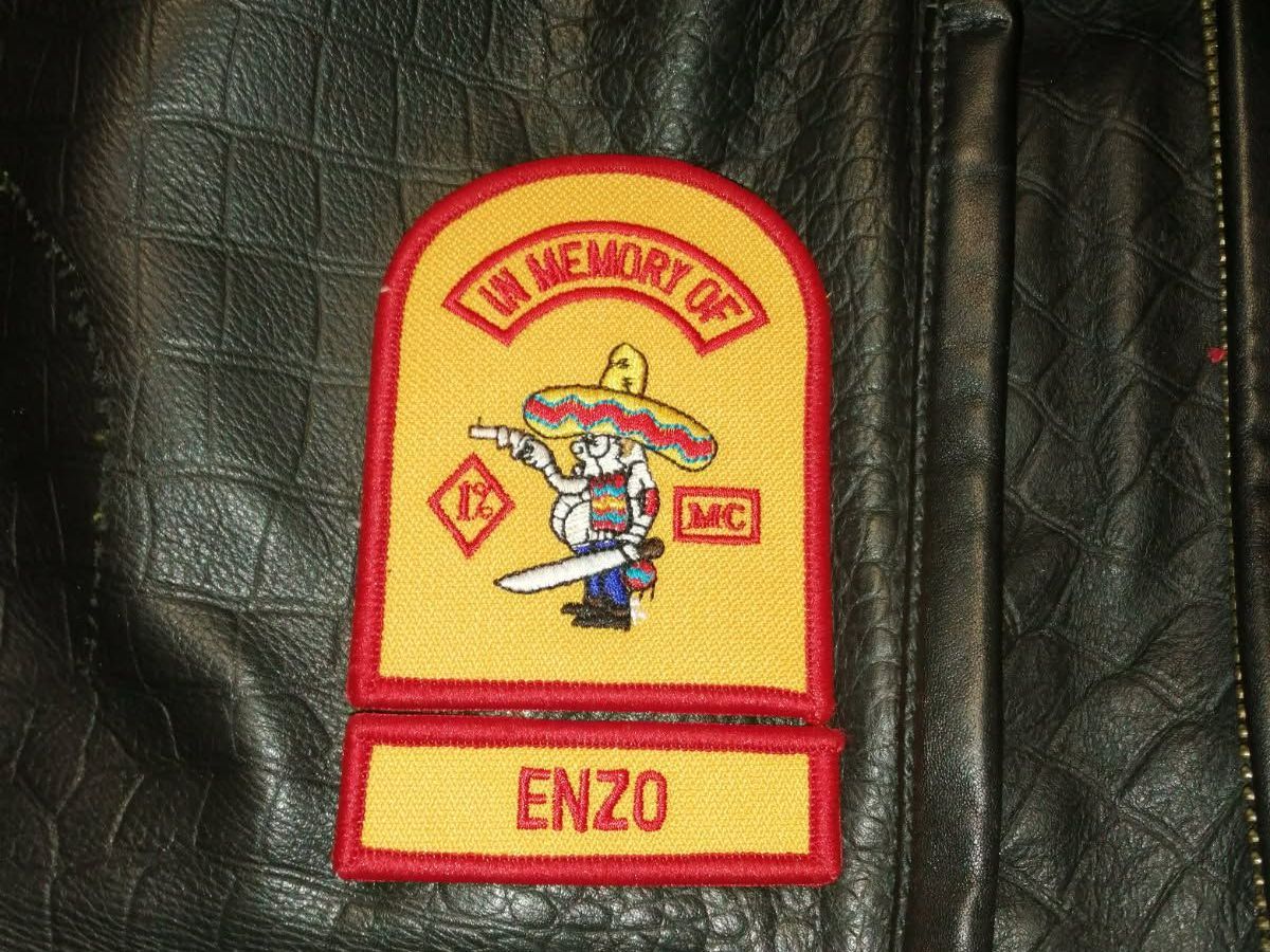 Un blouson en cuir.