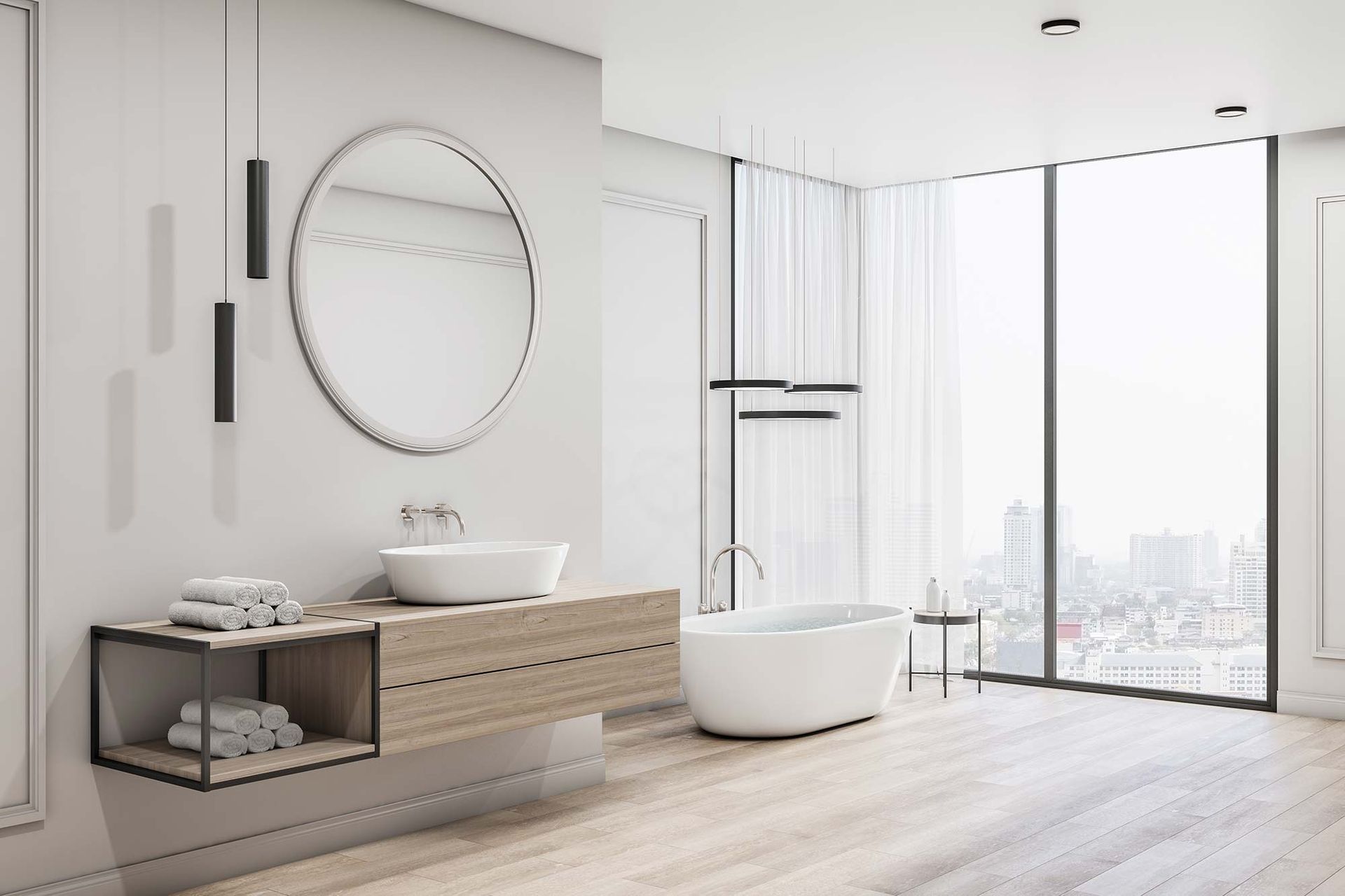 Ein Badezimmer mit Badewanne, Waschbecken, Spiegel und großen Fenstern.