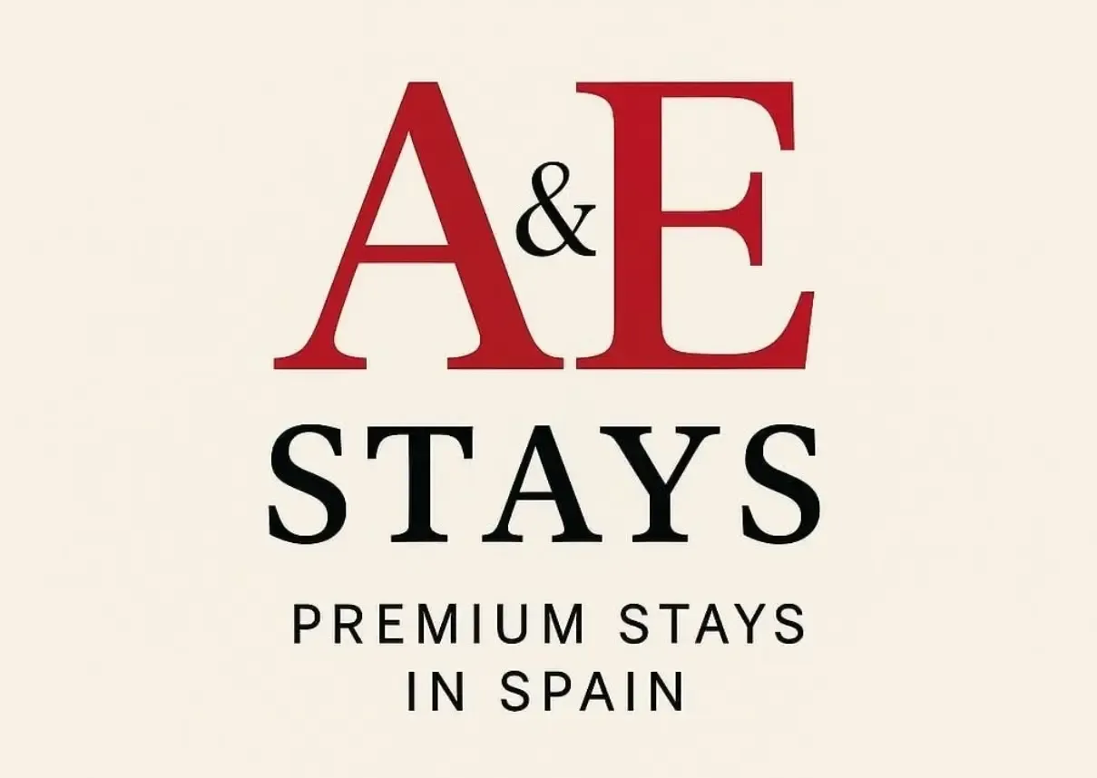 Logotipo de A&E Stays en rojo y negro con el texto &ldquo;Premium Stays in Spain&rdquo; sobre un fondo color crema.