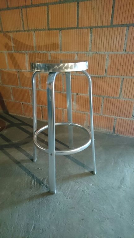 Hocker mieten - Hofer & Häni AG in Biel/Bienne