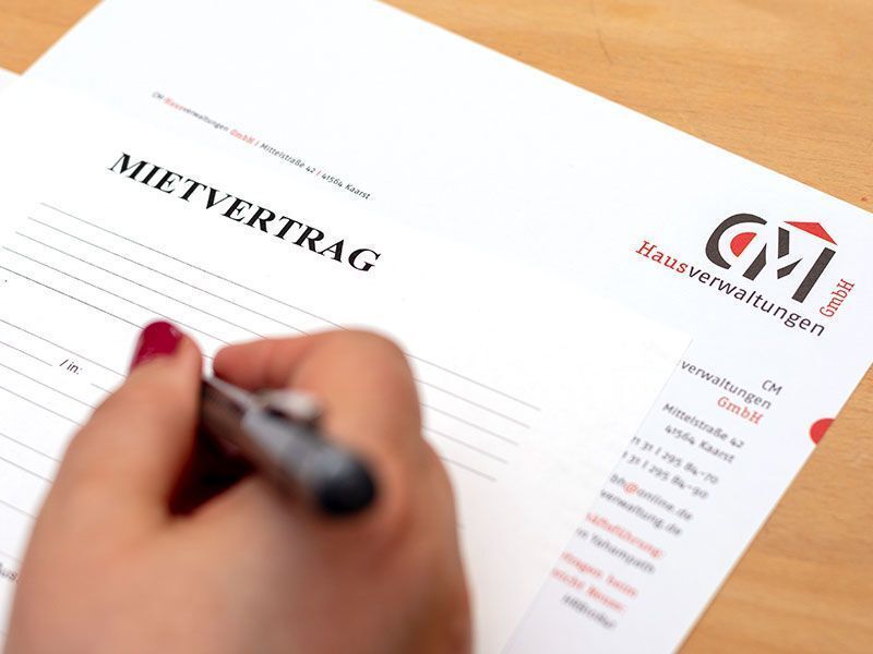CM-Hausverwaltungen GmbH Mietvertrag wird unterzeichnet