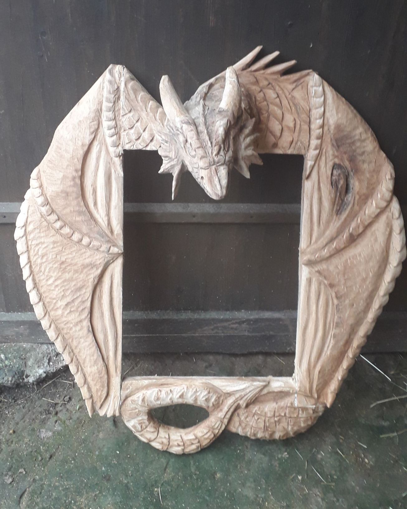 Holzskulptur Rahmen Drache