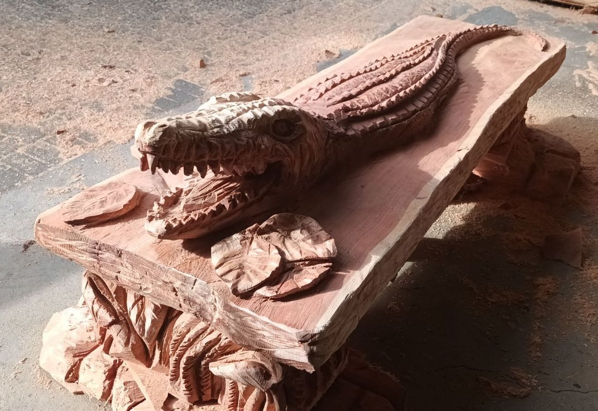 Holzskulptur Krokodil