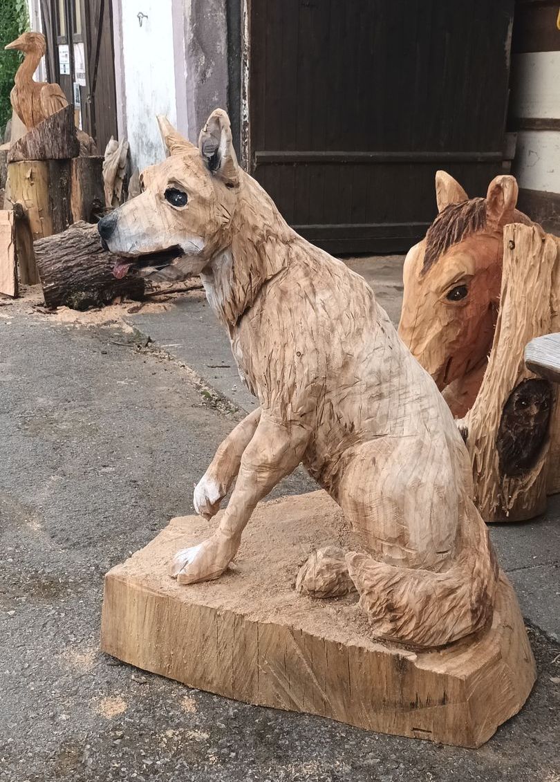 Holzskulptur Hund