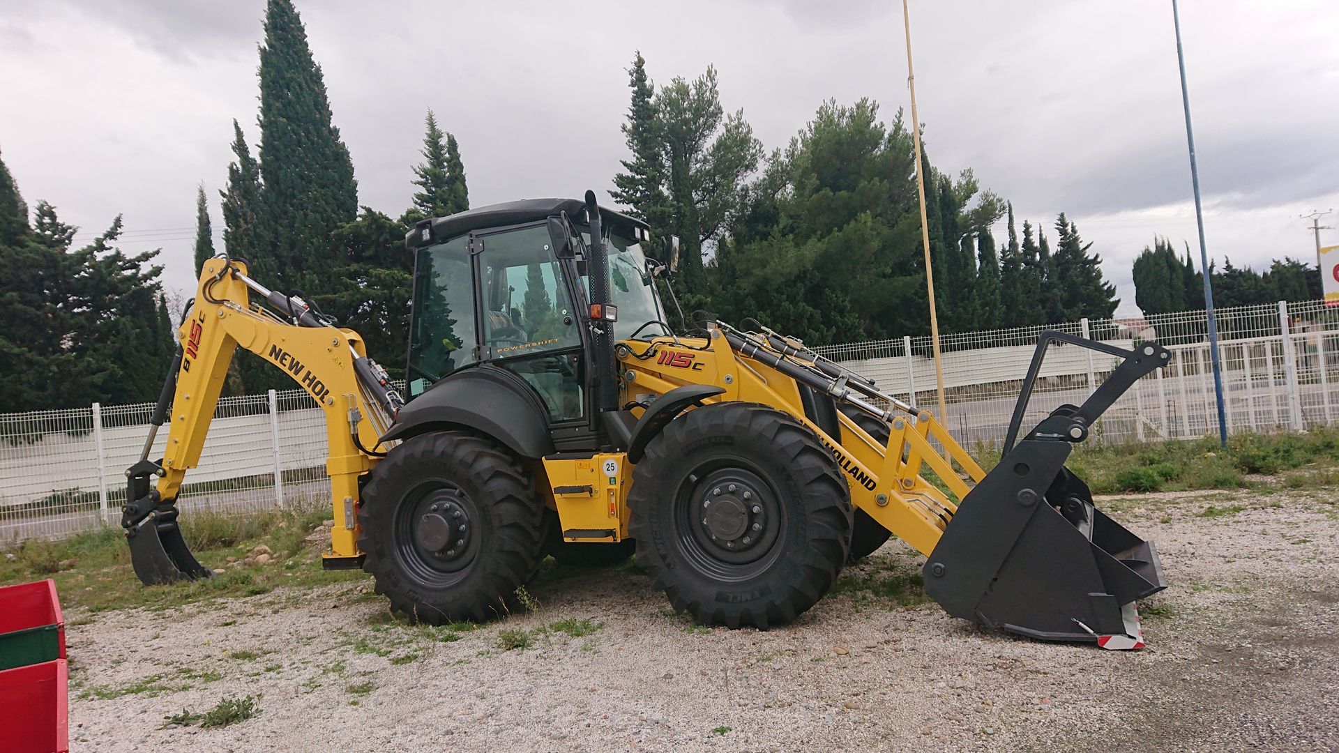 Minipelle à pneus de chantier jaune