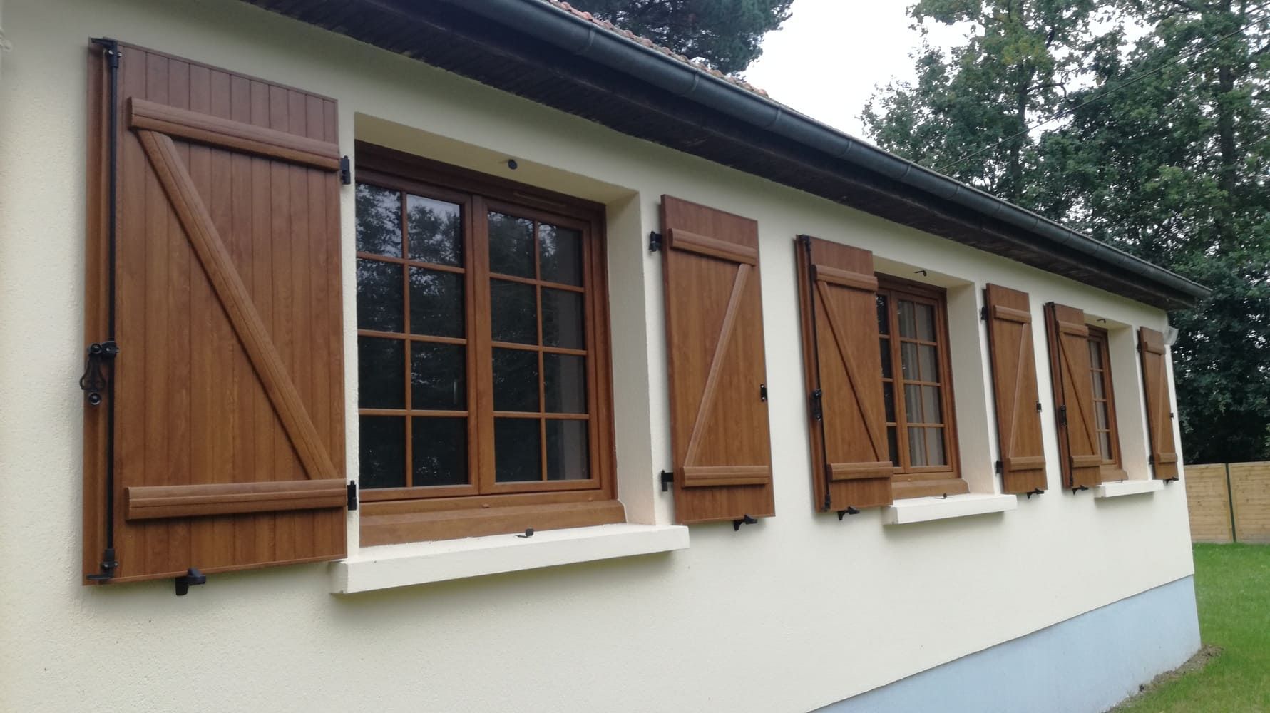 Volets et fenêtres en bois