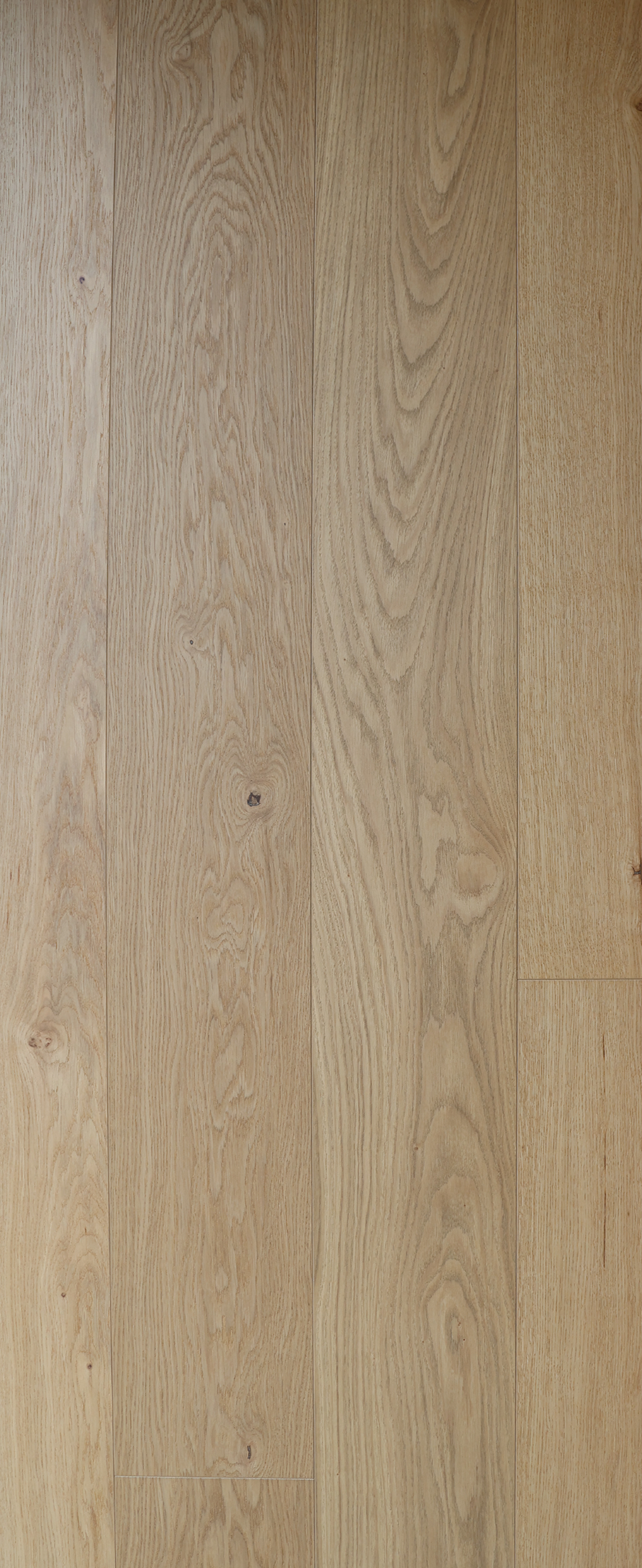 Surface en bois clair au grain visible, occupant tout le cadre