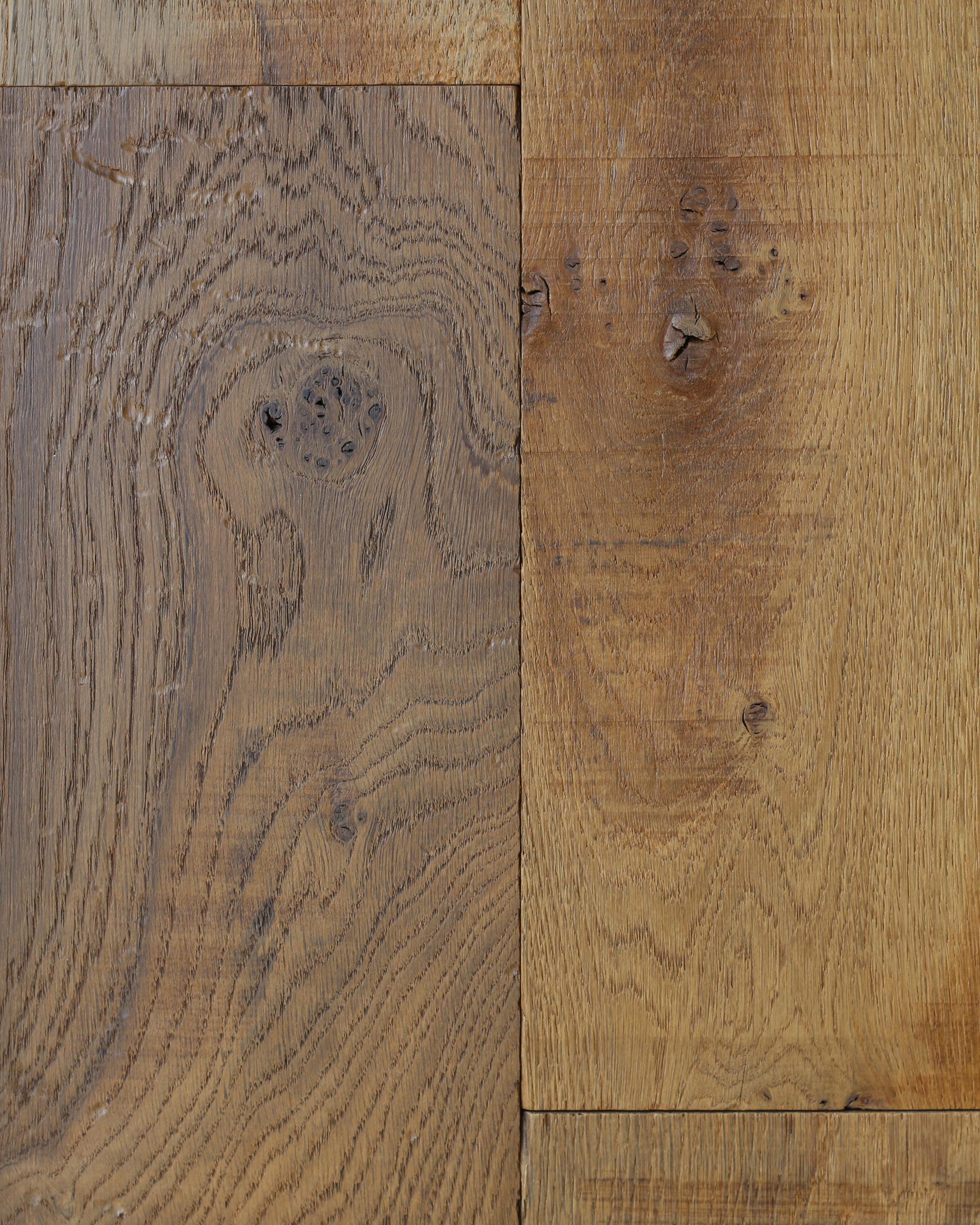 Planches de bois abstraites verticales dans des tons beige, gris et marron doux