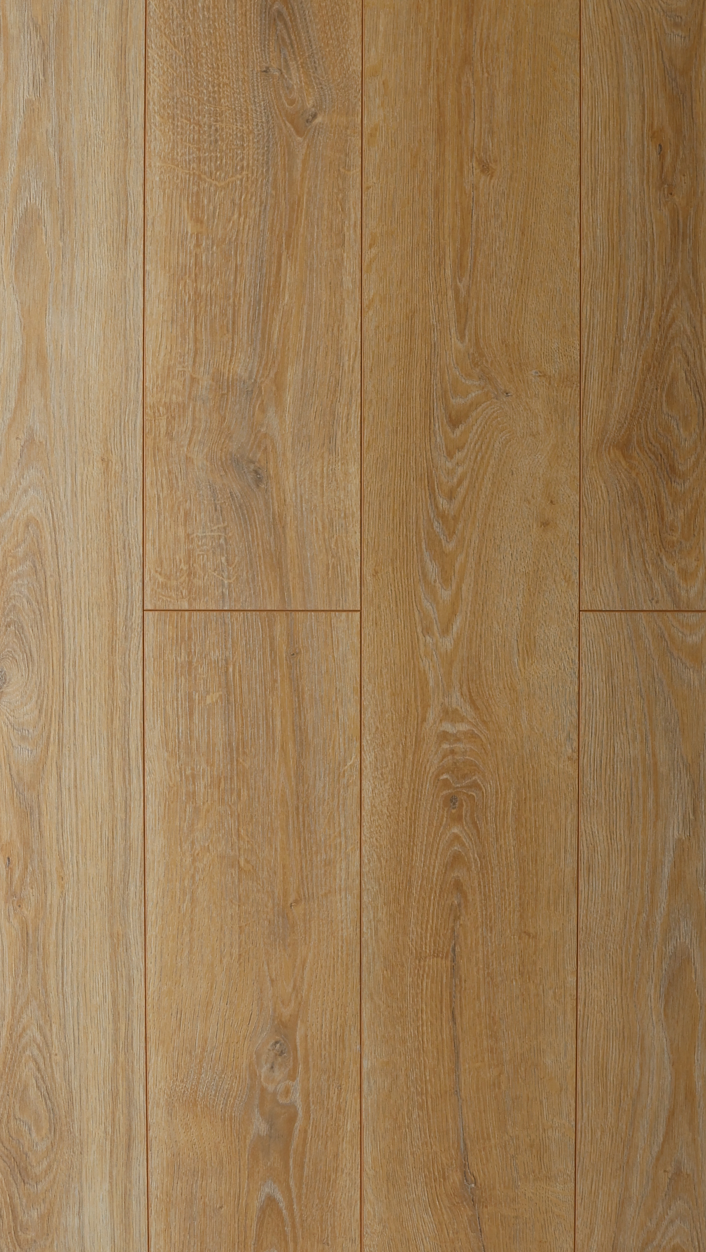 Parquet en bois brun clair avec des joints verticaux