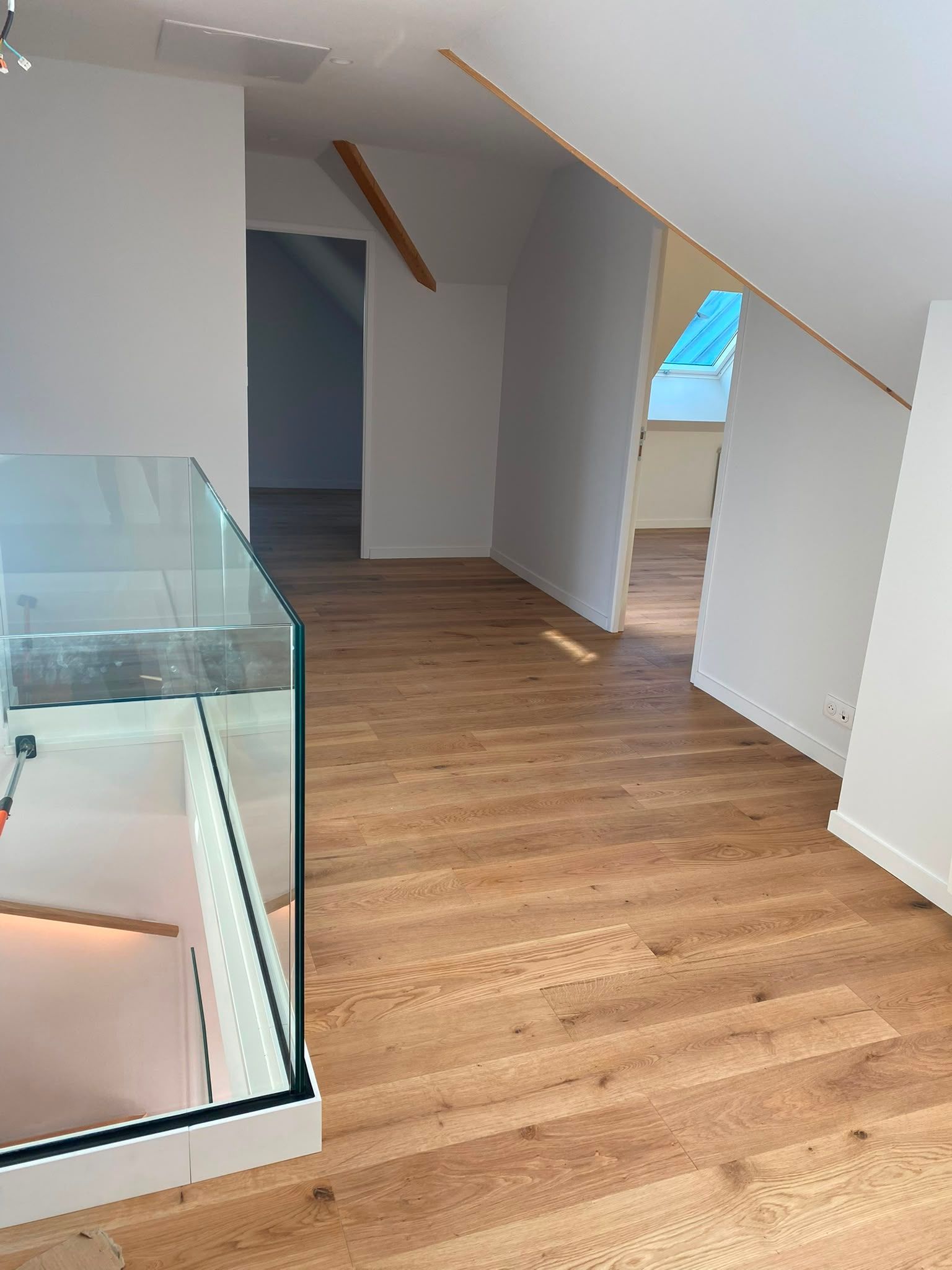 Couloir vide dans les combles
