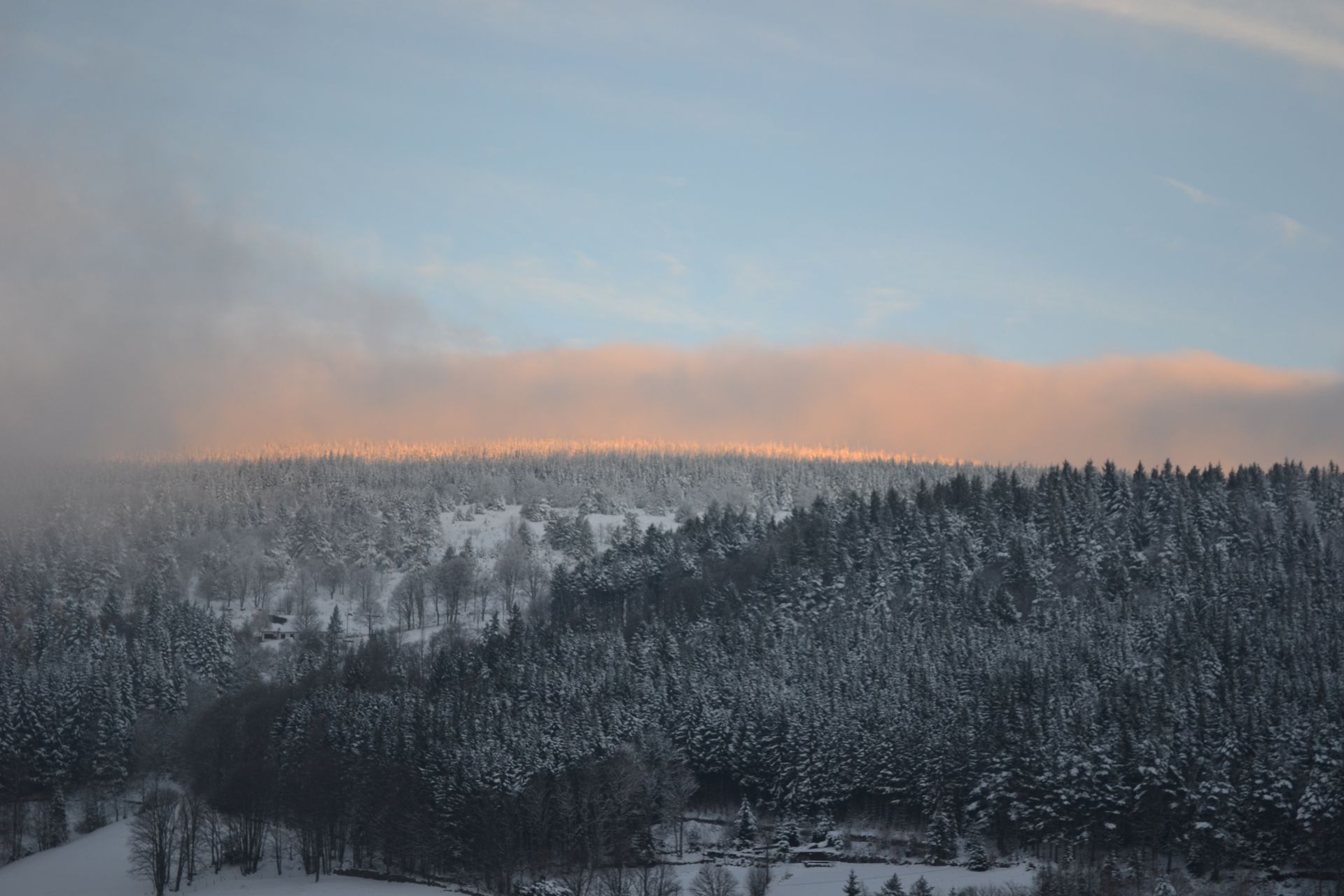 Coucher de soleil sur montagne
