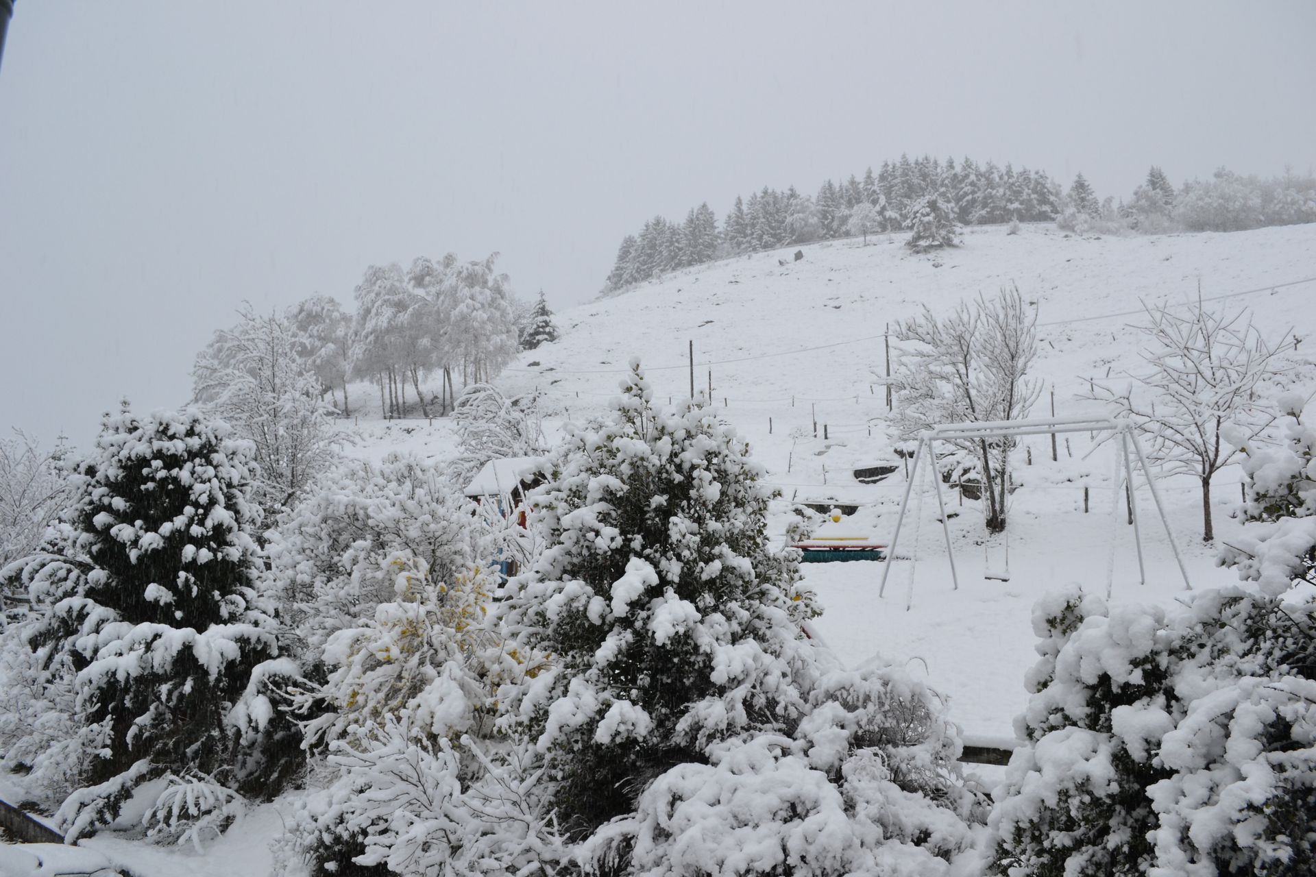 Aire de jeux sous la neige 