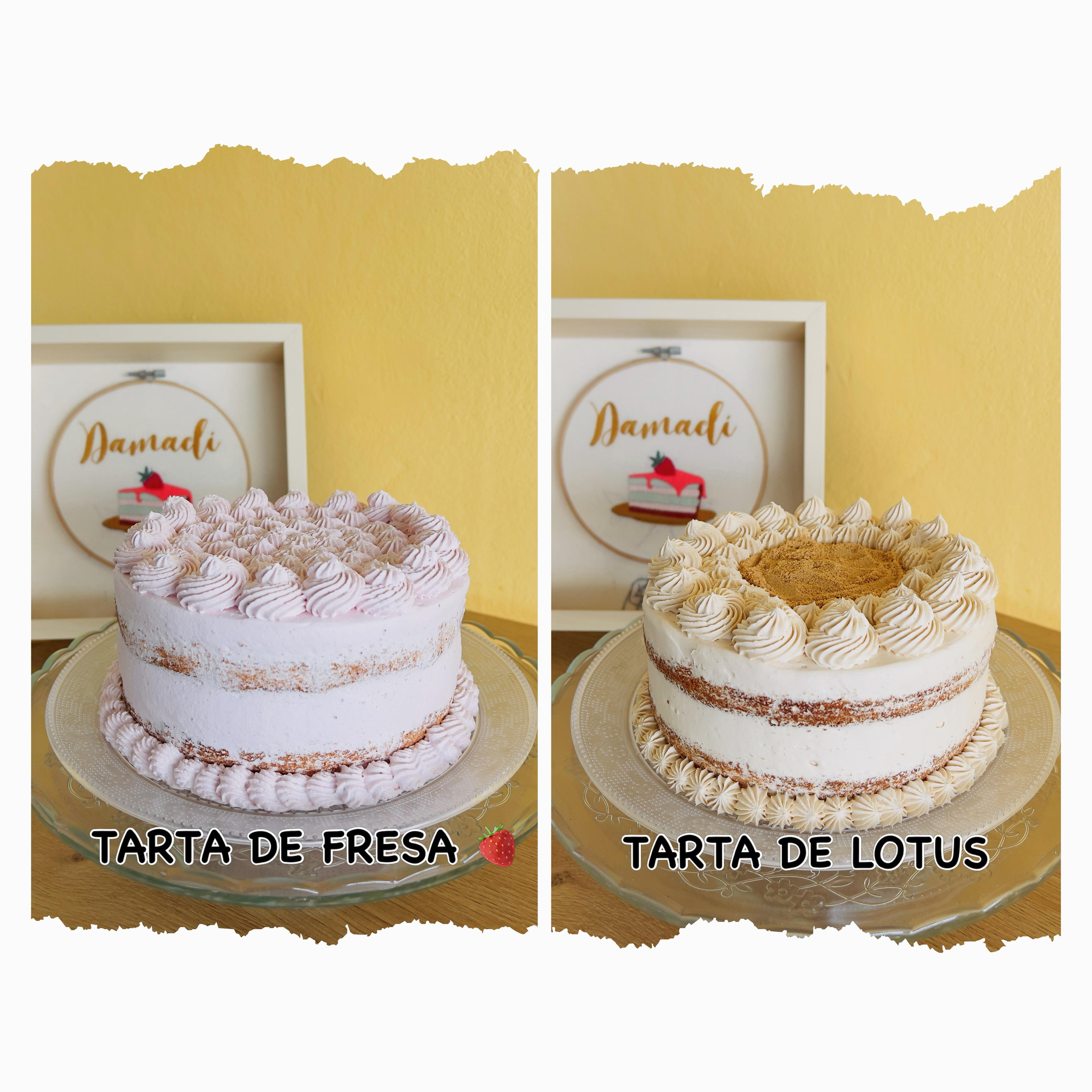Dos pasteles glaseados en exhibición: pastel de fresa y pastel de loto, etiquetados en español.
