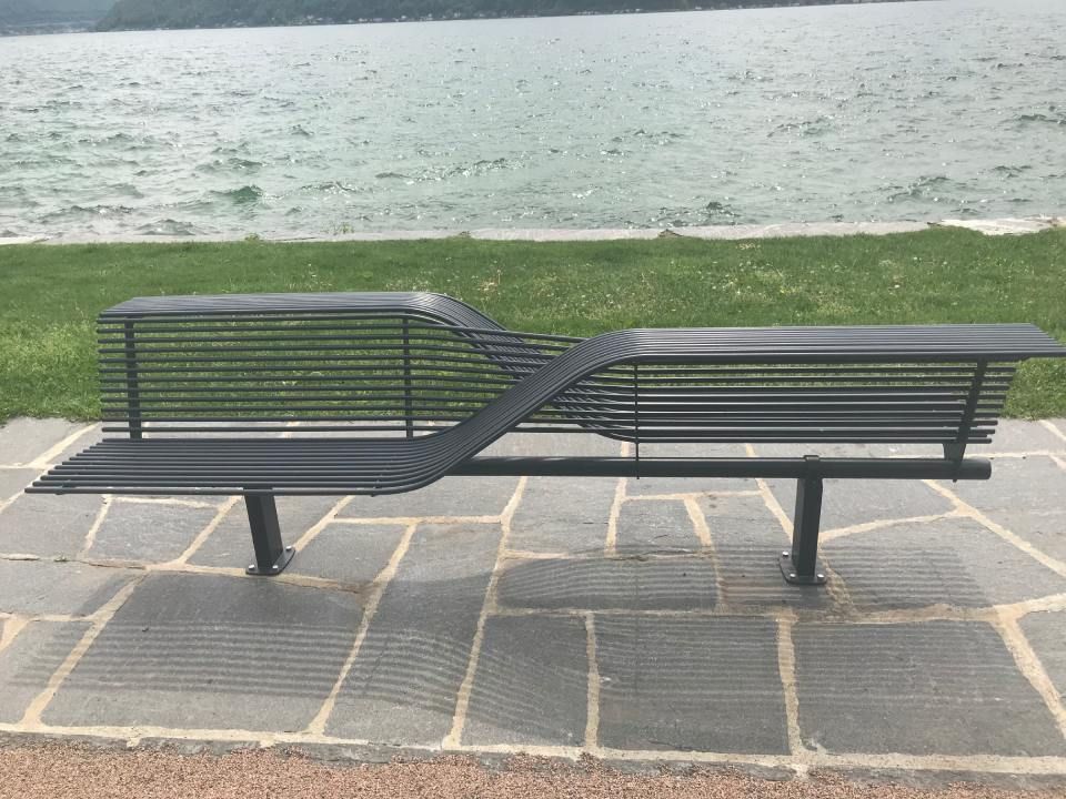 panchina in metallo