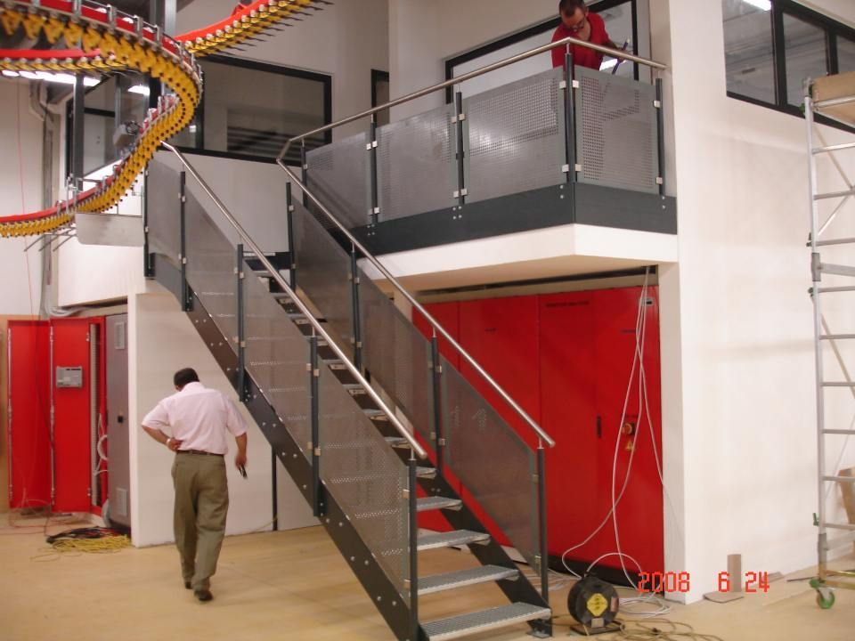 scale in metallo per aziende