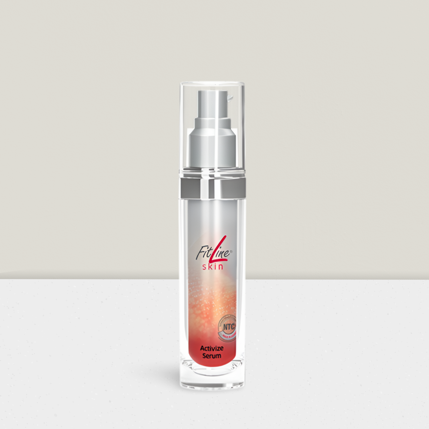 Flasche mit orangefarbenem Serum, weißer Pumpe und silbernem Ring. Transparente Flasche mit Farbverlauf.