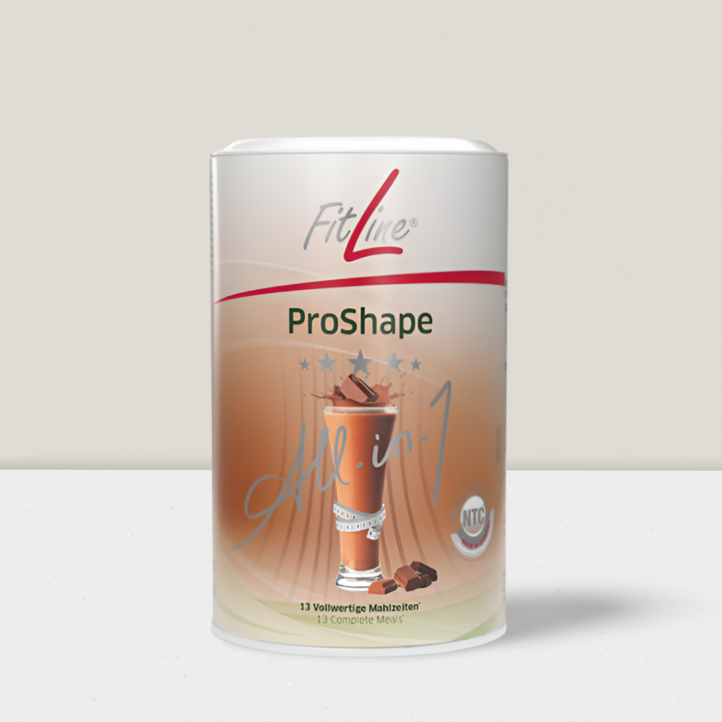 Ein Glas Limonade mit Zitronenscheiben und Minze.