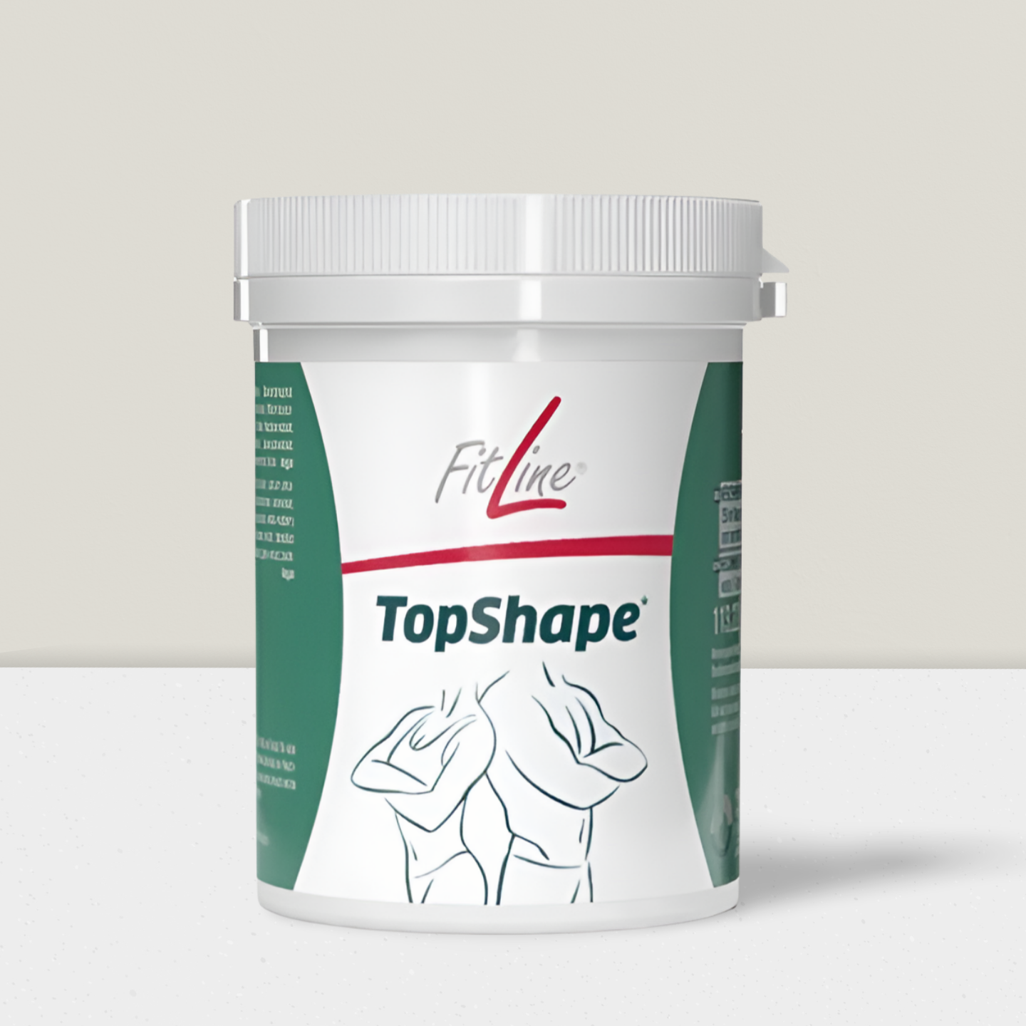 Ein Glas Saft mit Apfel, Orangenscheibe und Karotten.