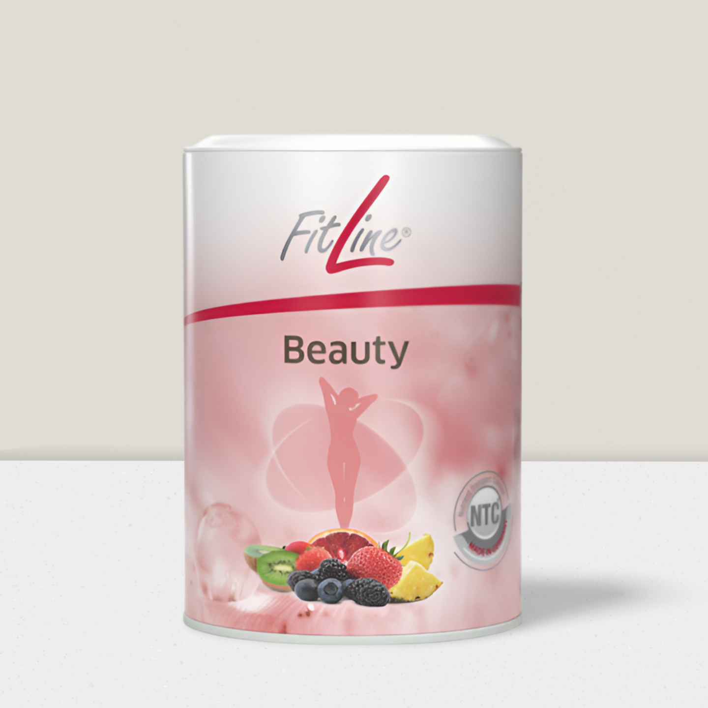 Erdbeeren, Ananas, Kiwis, Himbeeren und Blaubeeren auf weißem Hintergrund.