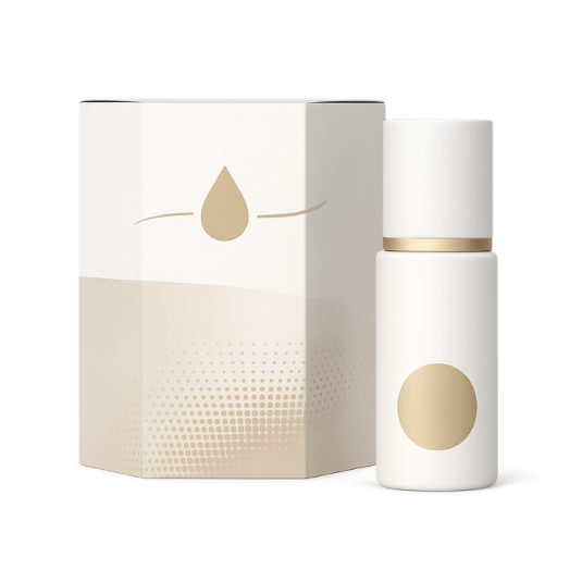 Weiße Kosmetikflasche und Schachtel mit goldenen Akzenten, minimalistisches Design.