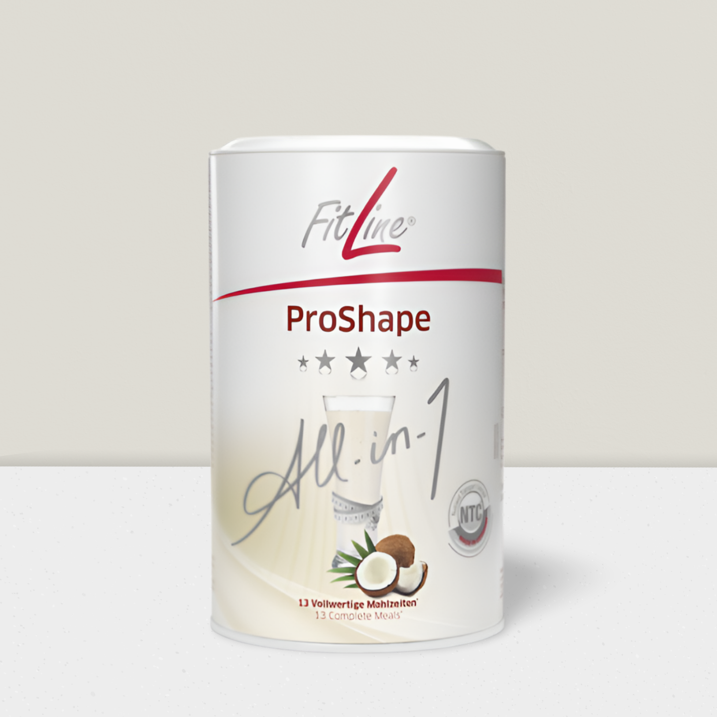 Ein Glas Limonade mit Zitronenscheiben und Minze.