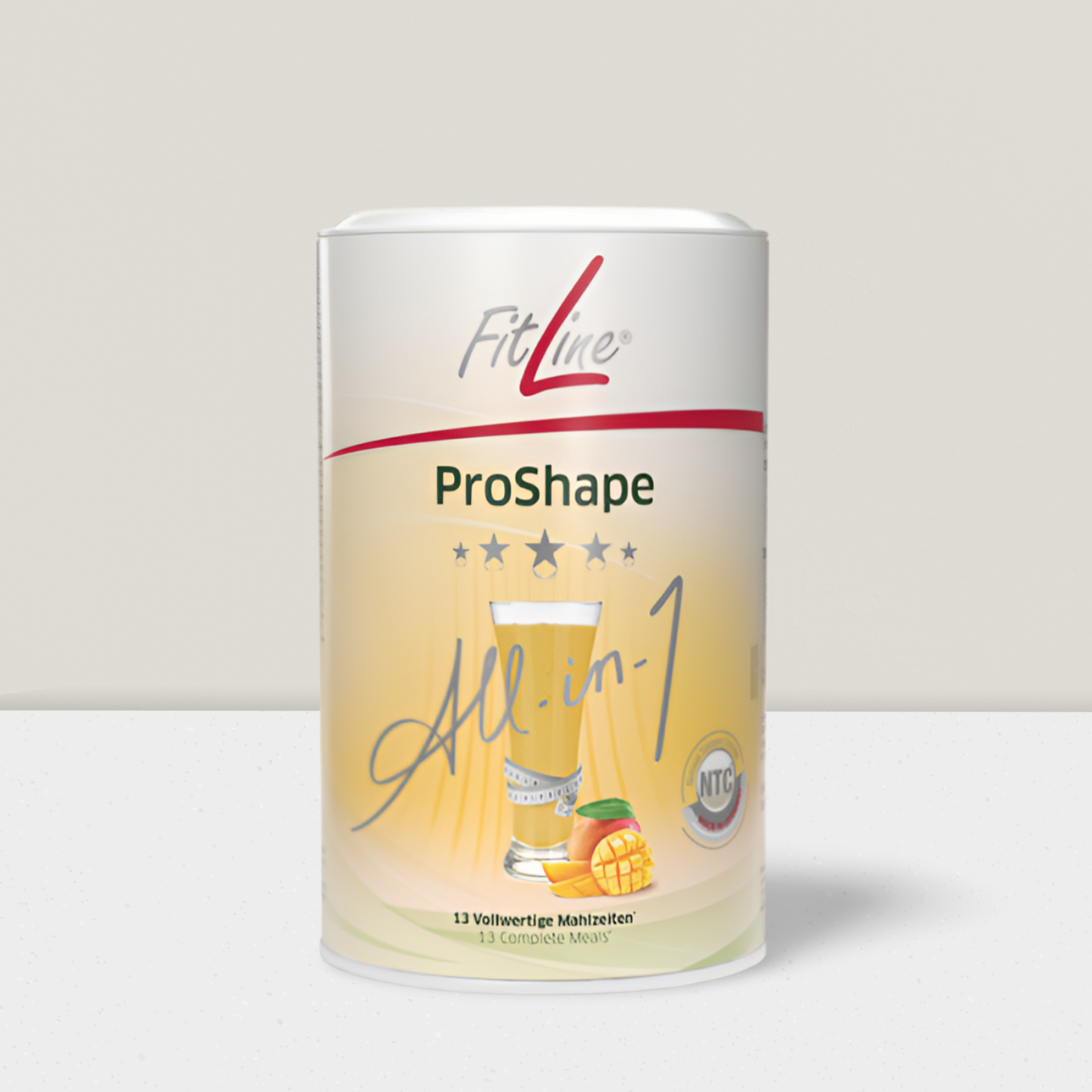 Ein Glas Limonade mit Zitronenscheiben und Minze.