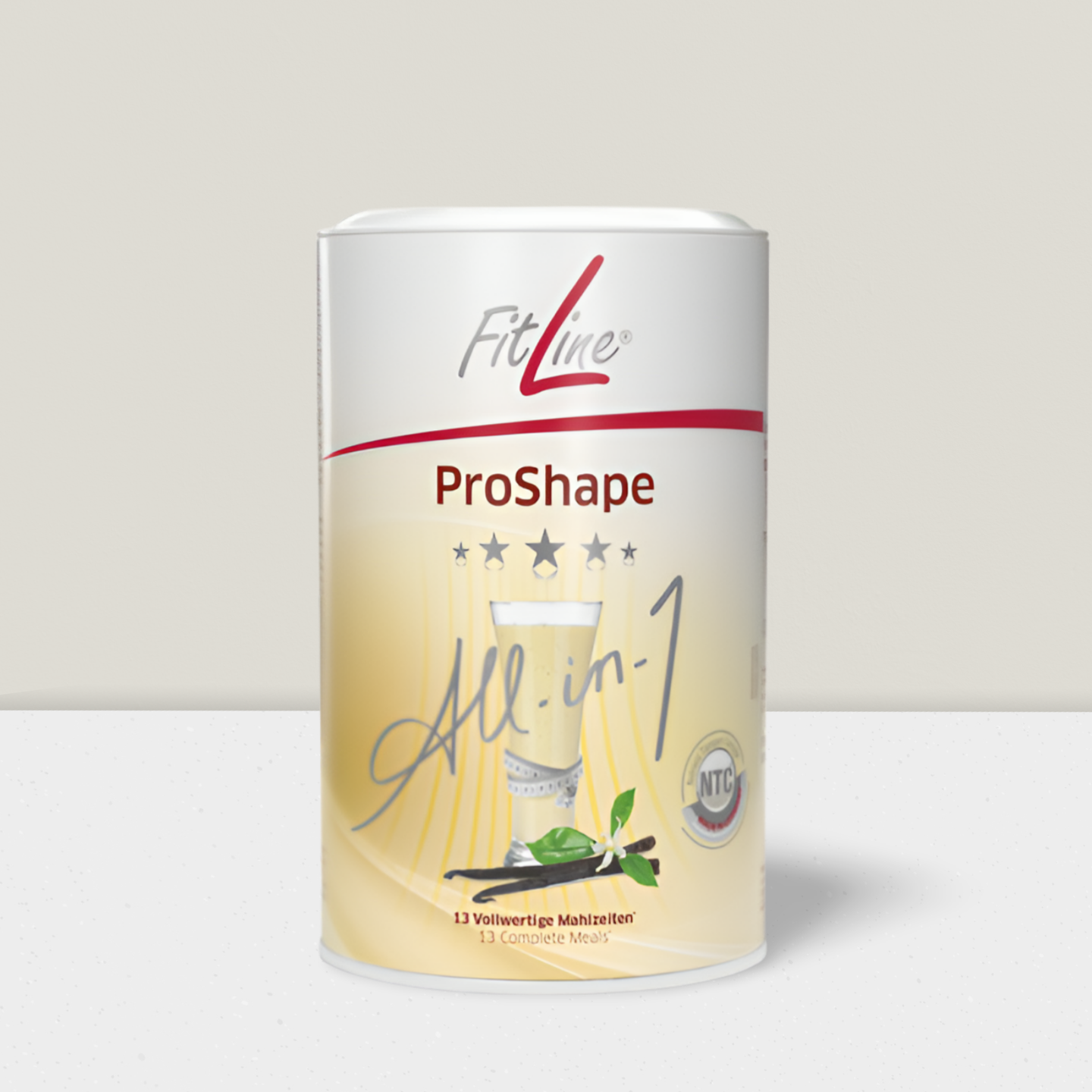 Ein Glas Limonade mit Zitronenscheiben und Minze.