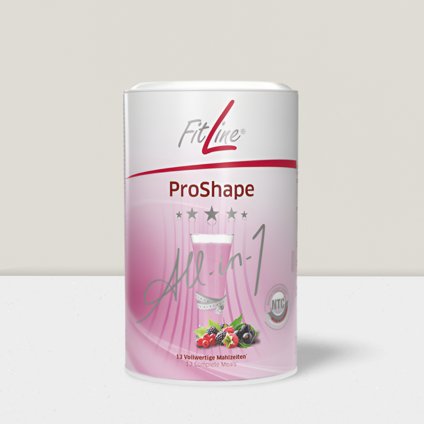 Ein Glas Limonade mit Zitronenscheiben und Minze.